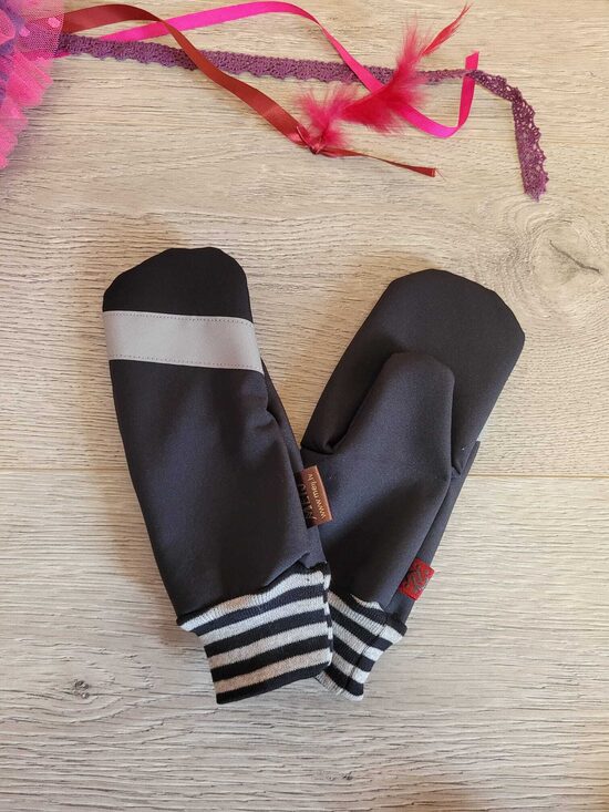 Izm.: 5-7 gadi Softshell cimdi bez oderes - MELNI